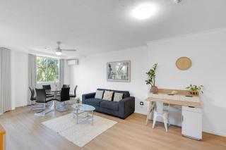 1 BR in Gold Coast City Center with Balcony Views - 3