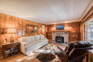 Diana's Cabin by Tahoe Getaways - Pet-Friendly 2BR in Kings Beach w Backyard & Walk to Lake! - 7