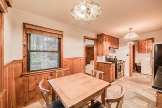 Diana's Cabin by Tahoe Getaways - Pet-Friendly 2BR in Kings Beach w Backyard & Walk to Lake! - 2