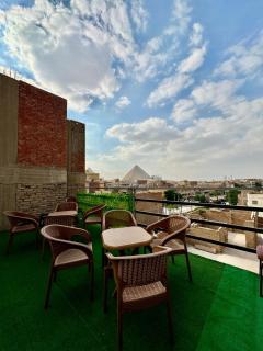 The Pyramid edge stay - 5