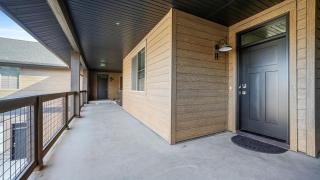 Cozy Swiss Condo -King Bed, Sleeps 6, Free Blanket - 8