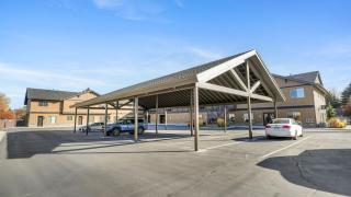 Cozy Swiss Condo -King Bed, Sleeps 6, Free Blanket - 1