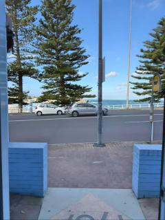 Beachfront Retreat 10sec From The Beach - 6