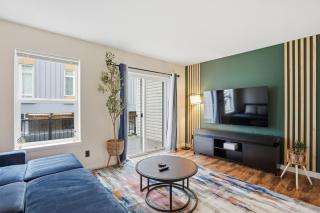 Walk-In Serenity 5 minwalk to MAX, Mall 205 with balcony - backyard - 5