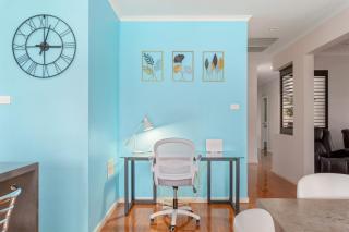 Bright Family Home in Rydalmere with Yard & BBQ - 8