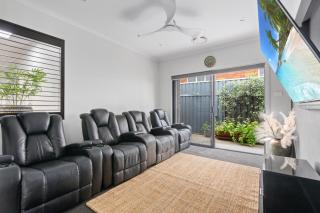Bright Family Home in Rydalmere with Yard & BBQ - 4