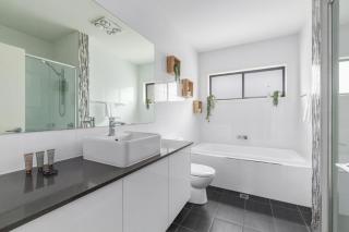 Bright Family Home in Rydalmere with Yard & BBQ - 1