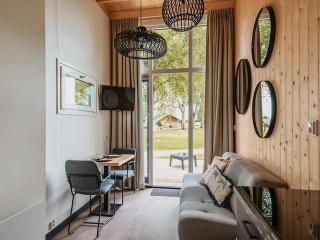 Beautiful & Comfy Lodge for Couple - 8