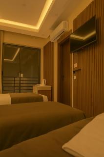 tiki pyramids inn - 1