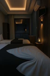 tiki pyramids inn - 3