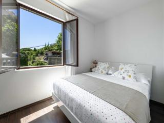 Guest House Rooms Rose- Comfort Double Room with Balcony and Sea View - 2