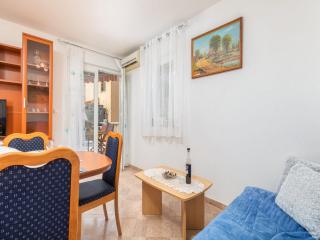 Apartment Dana - Two Bedroom Apartment with Terrace - Fažana - 9