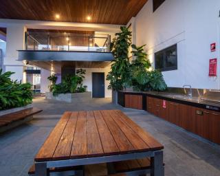 Luxury 2BR with River Views, Pool & Steps to Streets Beach hope903 - 1