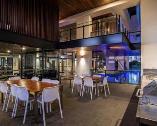 Luxury 2BR with River Views, Pool & Steps to Streets Beach hope903 - 1