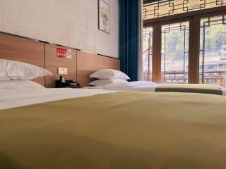 Fenghuang Ancient Town Fuyuan Riverside Homestay - 1