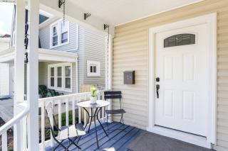 Modern 3BR w Yard Garage - 2