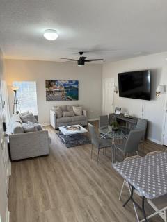 Amplia casa en el corazon de Tampa, para grupos grandes - 0