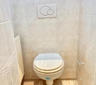 4 Bedroom Apartment with Parking & Backyard - 6