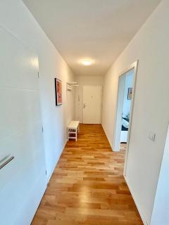 Modern Spacious Apartment with Free Parking - 2