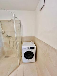 Modern Spacious Apartment with Free Parking - 5