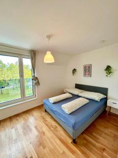 Modern Spacious Apartment with Free Parking - 0