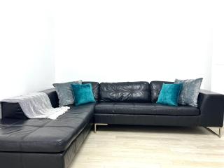 Swan's Place - Large 4bed home, Sleeps 9, Parking x2 & Games room - 4