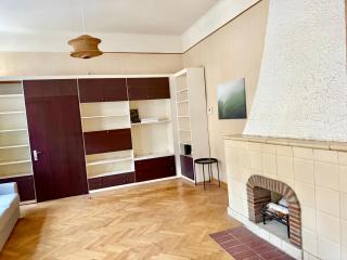 Spacious Classical Style Apartment - 6