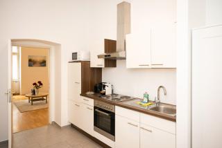 Stylish Central Apartment with Free Parking - 3
