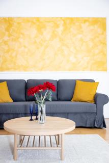 Stylish Central Apartment with Free Parking - 0