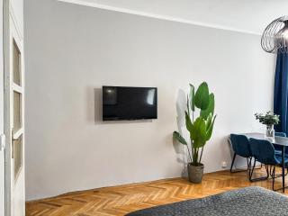 Next to Lugner City and Stadthalle I Close to Metro - 4