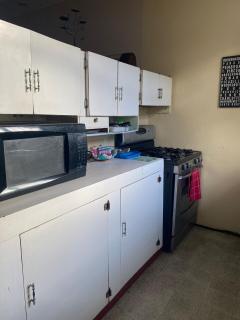 Secure charming 1-bedroom house - 8