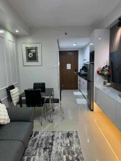 Chic Retreat in Pasay City - Scandinavian with Balcony facing Mall Of Asia - 7