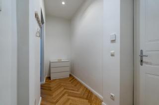 Chic Apartment with Balcony near Center - 6