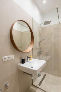 Chic Apartment with Balcony near Center - 2