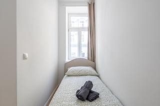 Chic Apartment with Balcony near Center - 7