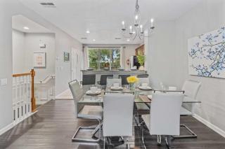 Modern 3BR Condo with Balcony at Vista Cay - Orlando - 5