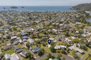 MCKE129 - Classic Kiwi Bach Escape - 9