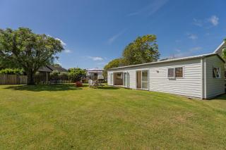 MCKE129 - Classic Kiwi Bach Escape - 6