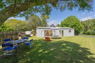 MCKE129 - Classic Kiwi Bach Escape - 4