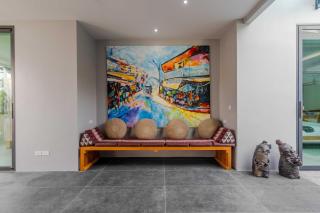 V257 Spacious 5BR Villa Waterfall Pool Movie Room - 9