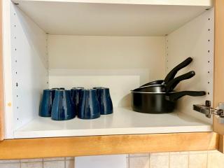 Long-Term Stylish Apartment with Free Parking - 8