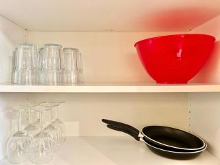 Long-Term Stylish Apartment with Free Parking - 1