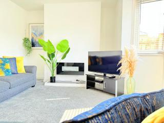 Quite Contractor Stay with Private Driveway and Smart TV bedrooms - 6