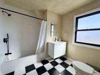 Recently Renovated 1924 DUTCH in Royal Oak - 8