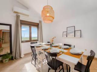 Five Bedroom Villa With Pool - 7