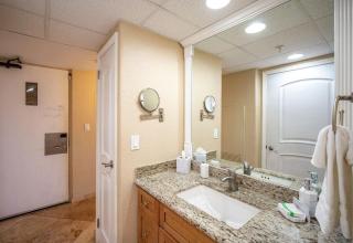 Kaanapali Shores 942 · KS 942 Spacious Top Floor Studio w Ocean - 7