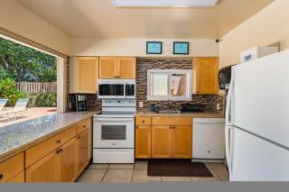 Maui Kai 108 · MK 108 Updated OceanFront 1BD wAC - 3