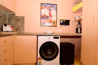 3BR Coastal Home with Parking, Workspace, WiFi - 9