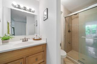 Hale Ono Loa 120 · HOL 120 Oceanfront 2BD w Ocean View AC Pool - 7