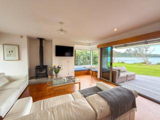 Tranquil Waterfront Getaway - Point Wells - 7
